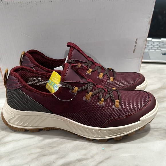 Baretraps,  New 7 MALINA SLIP-ON SNEAKER, Burgundy - Picture 4 of 7